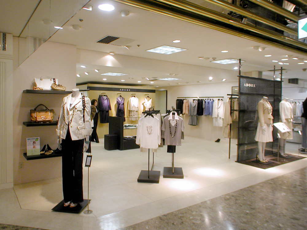 ADORE 梅田大丸/アドーア 梅田大丸/店舗設計・ショップデザイン:洋服・ファッションブランド